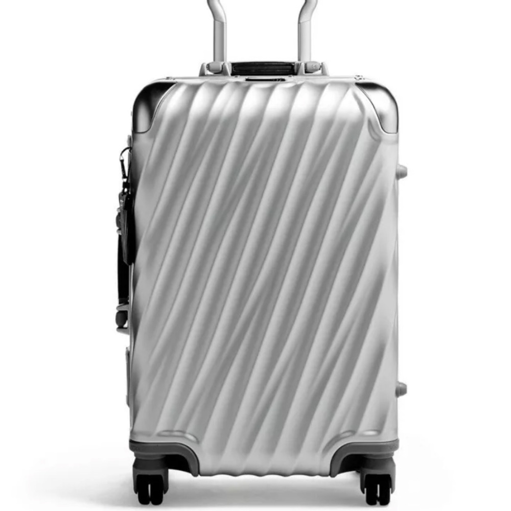 Tumi 19 degree aluminum carryon